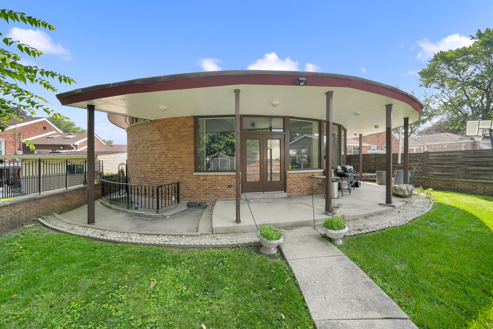 3936 Clarence Avenue Property Photo 3