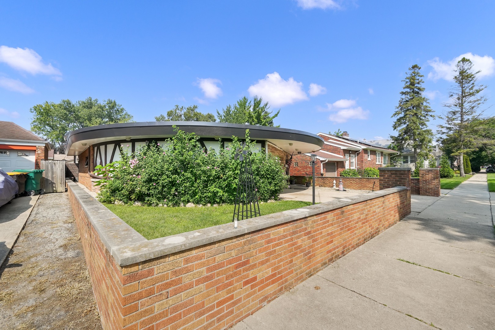 3936 Clarence Avenue Property Photo 5