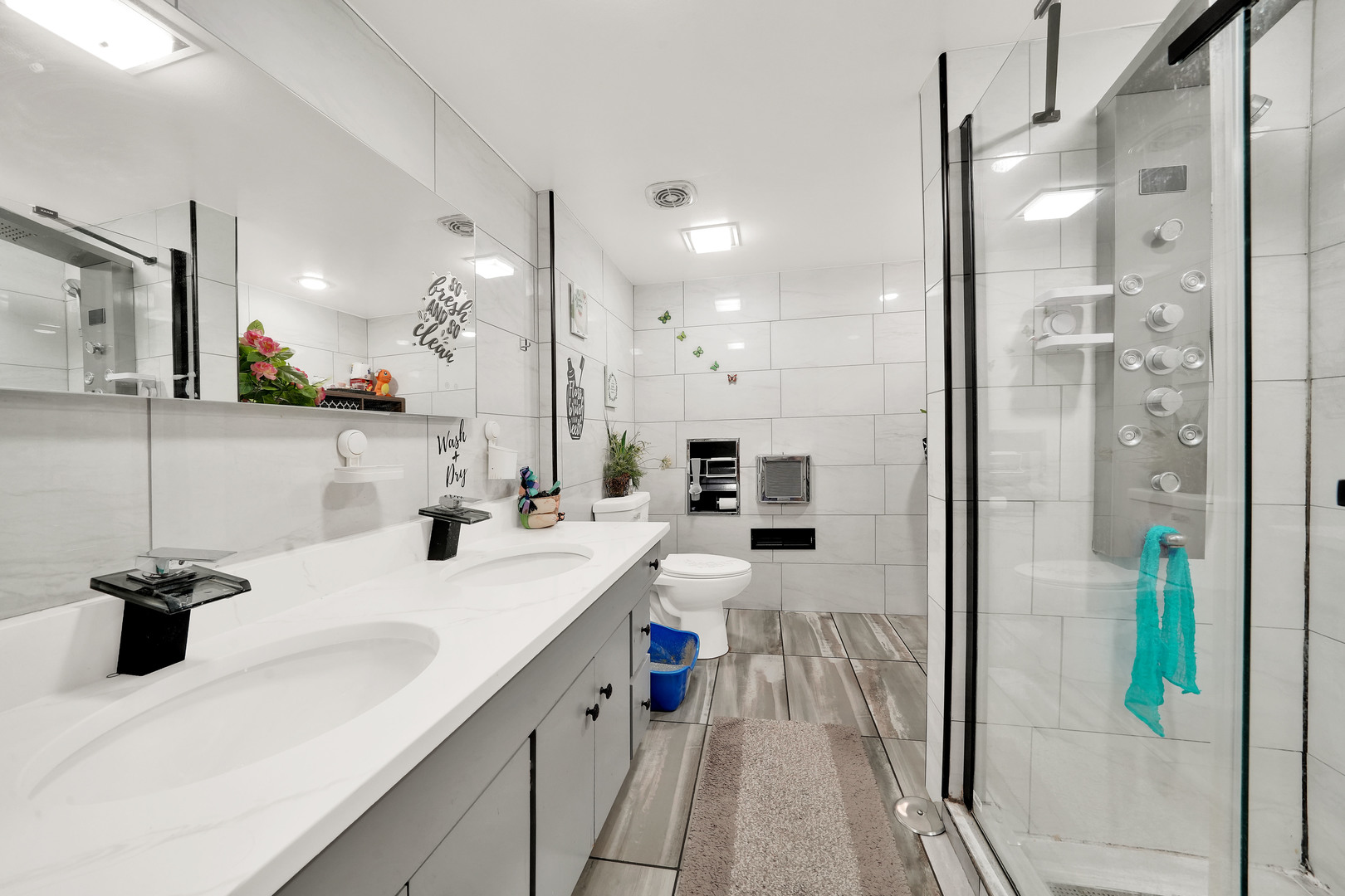 3936 Clarence Avenue Property Photo 10