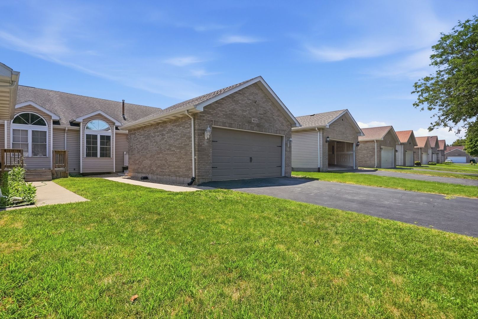 4314 River Glen Drive Property Photo 1