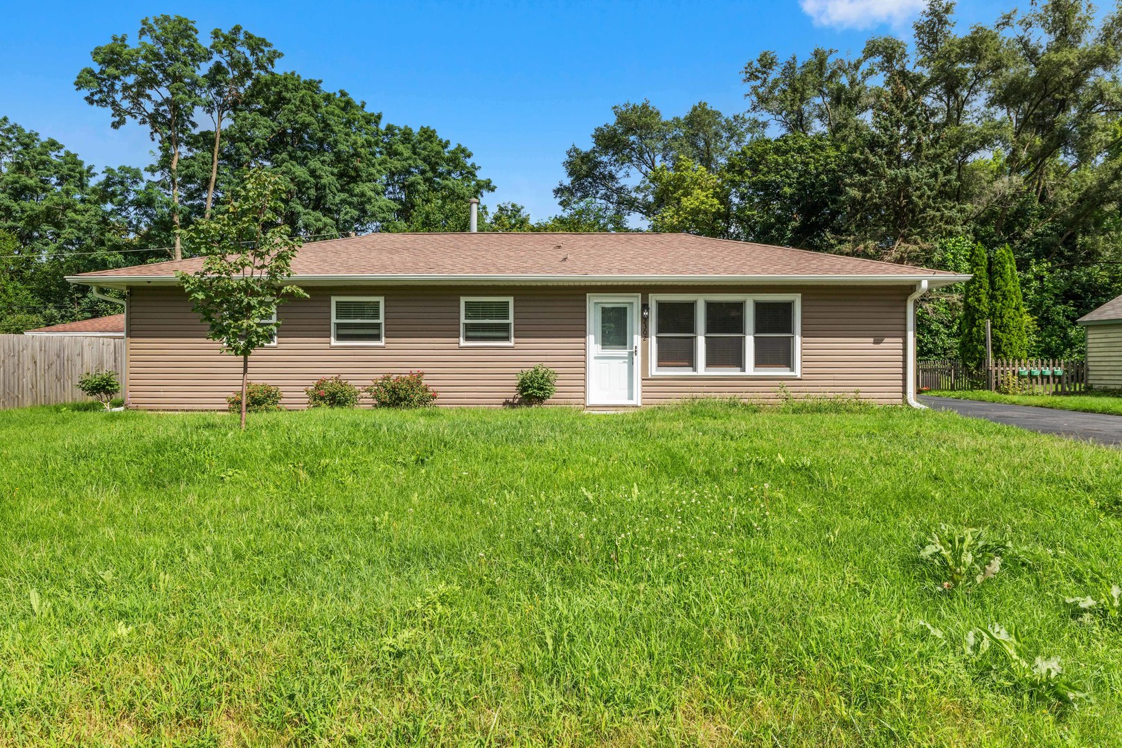 2302 Manor Lane Property Photo 2