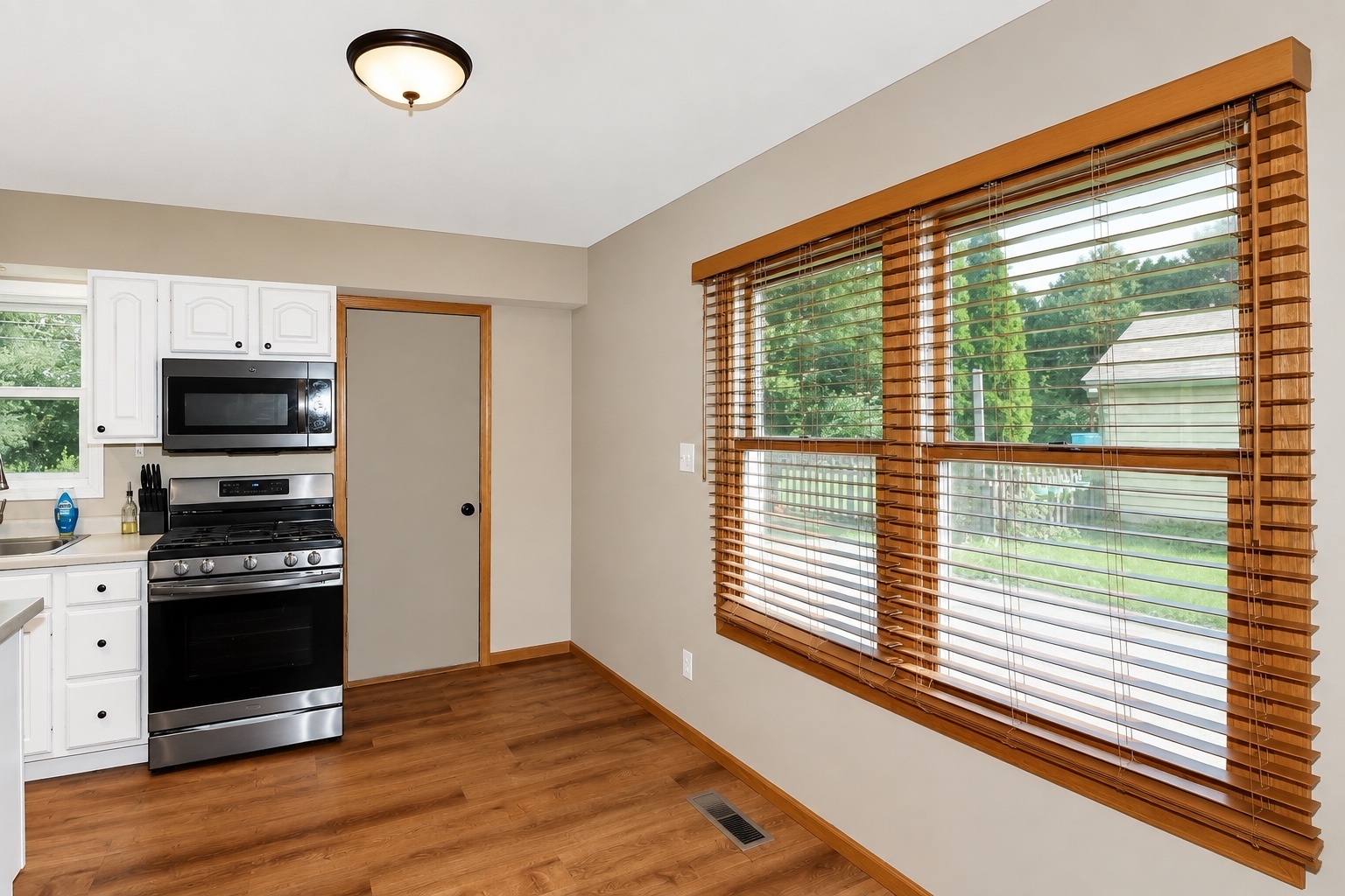 2302 Manor Lane Property Photo 13