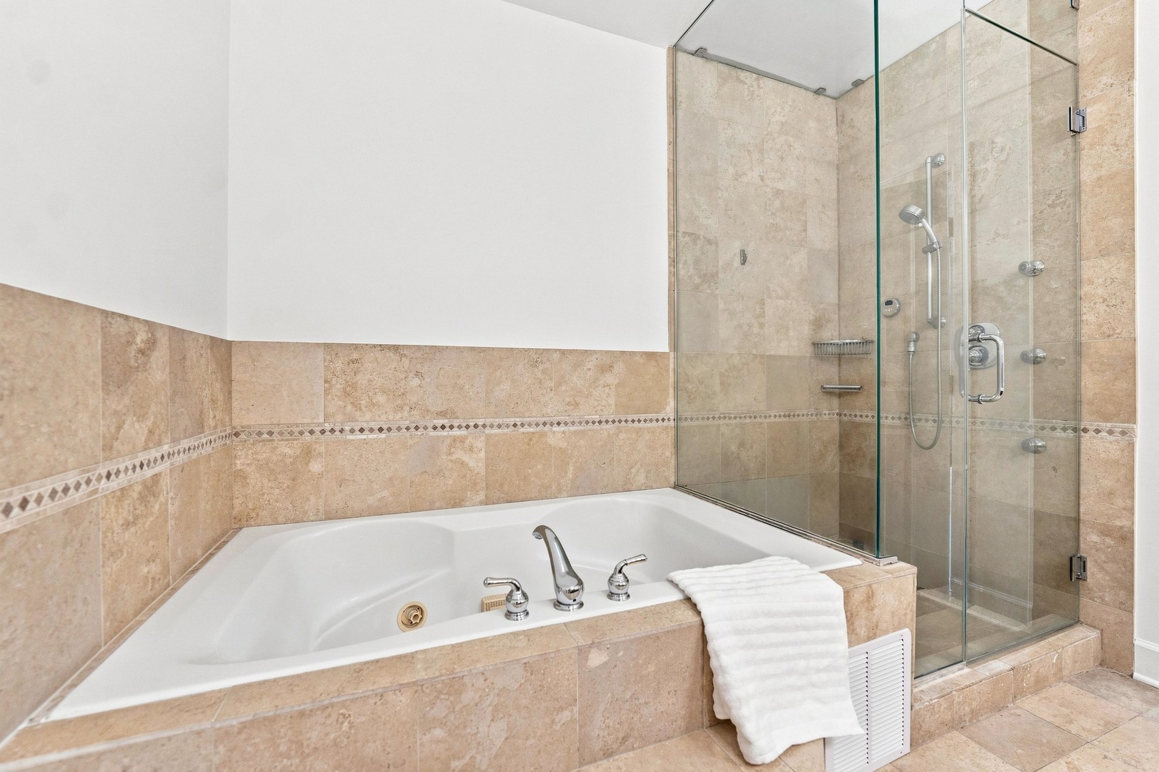 4106 N Saint Louis Avenue Property Photo 19