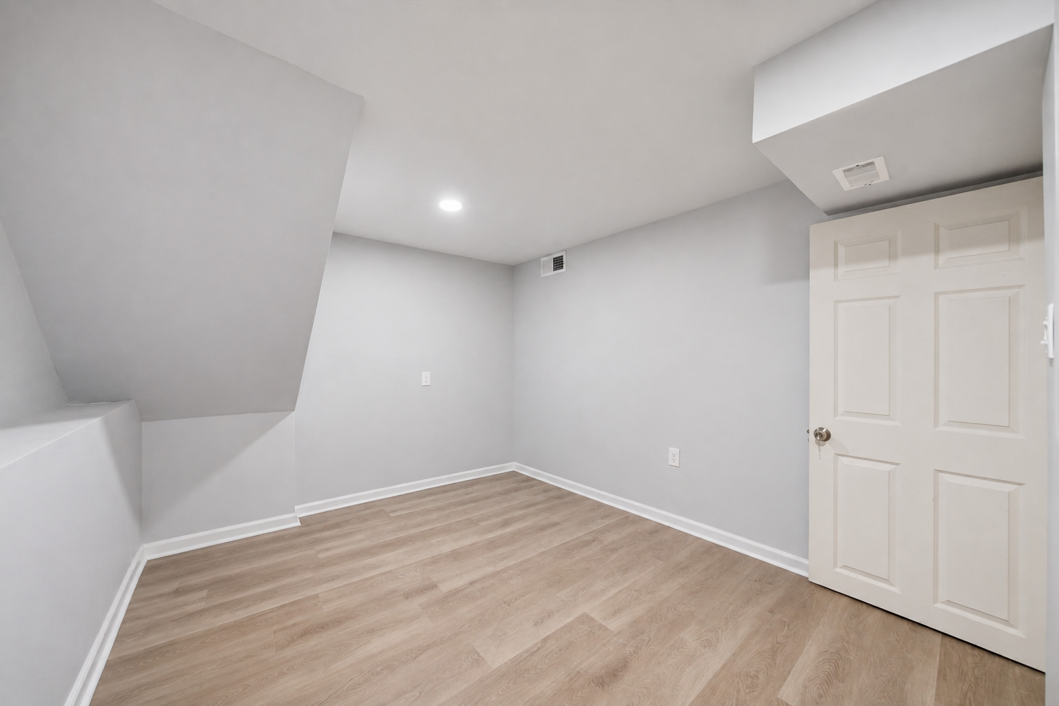 6833 S Merrill Avenue Basement Property Photo 10