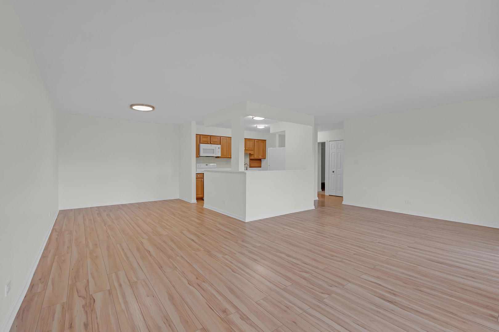 1415 E Central Road 305a Property Photo 2