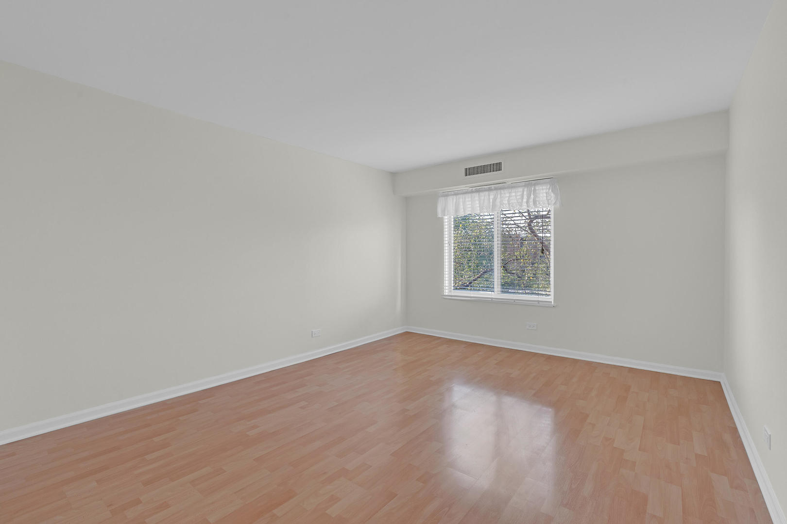 1415 E Central Road 305a Property Photo 9