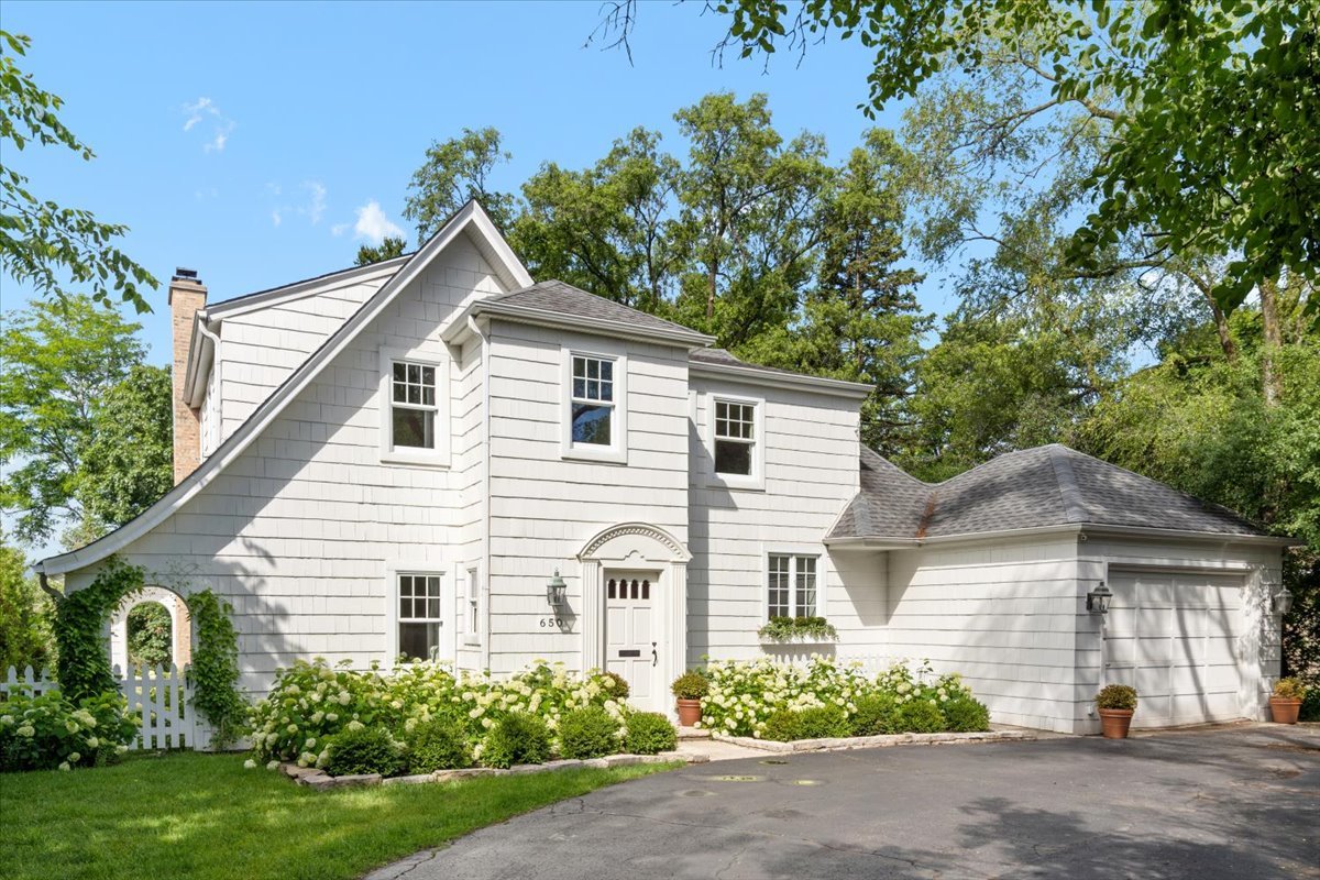 650 Green Bay Road