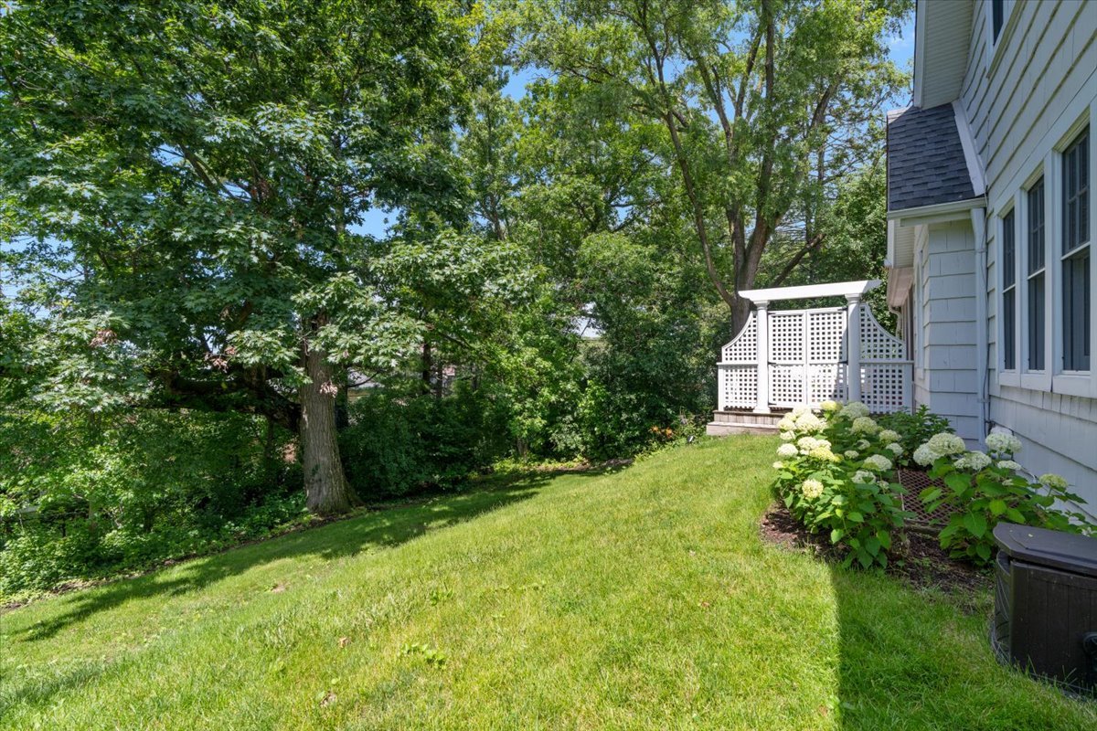 650 Green Bay Road Property Photo 35