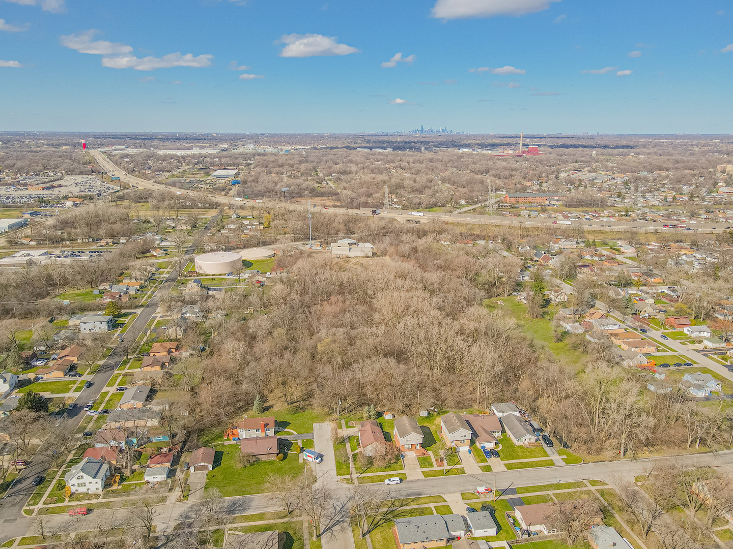 14301 Hamlin Avenue Property Photo 8