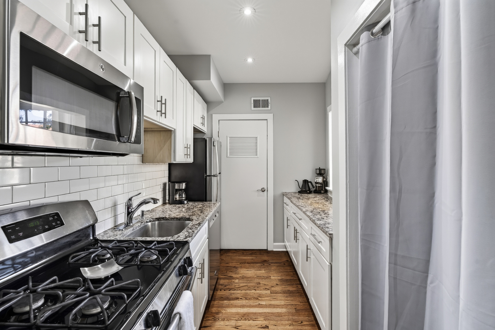1031 W Bryn Mawr Avenue 2a Property Photo 10