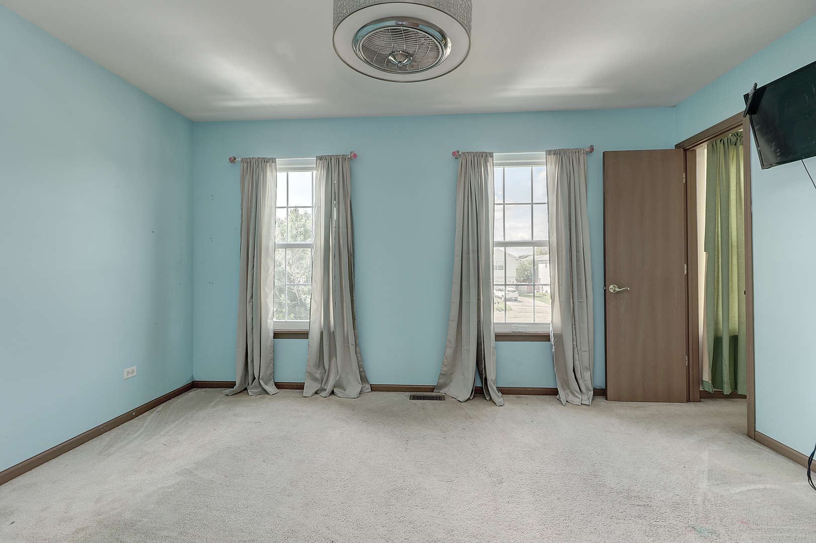2204 Hollister Court Property Photo 8