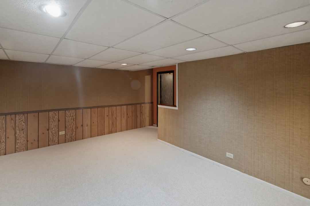 645 Stout Court Property Photo 28