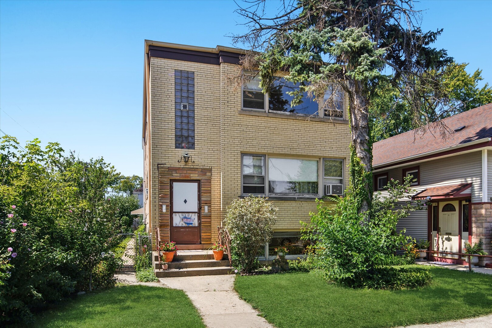 5214 N Leamington Avenue Property Photo 1