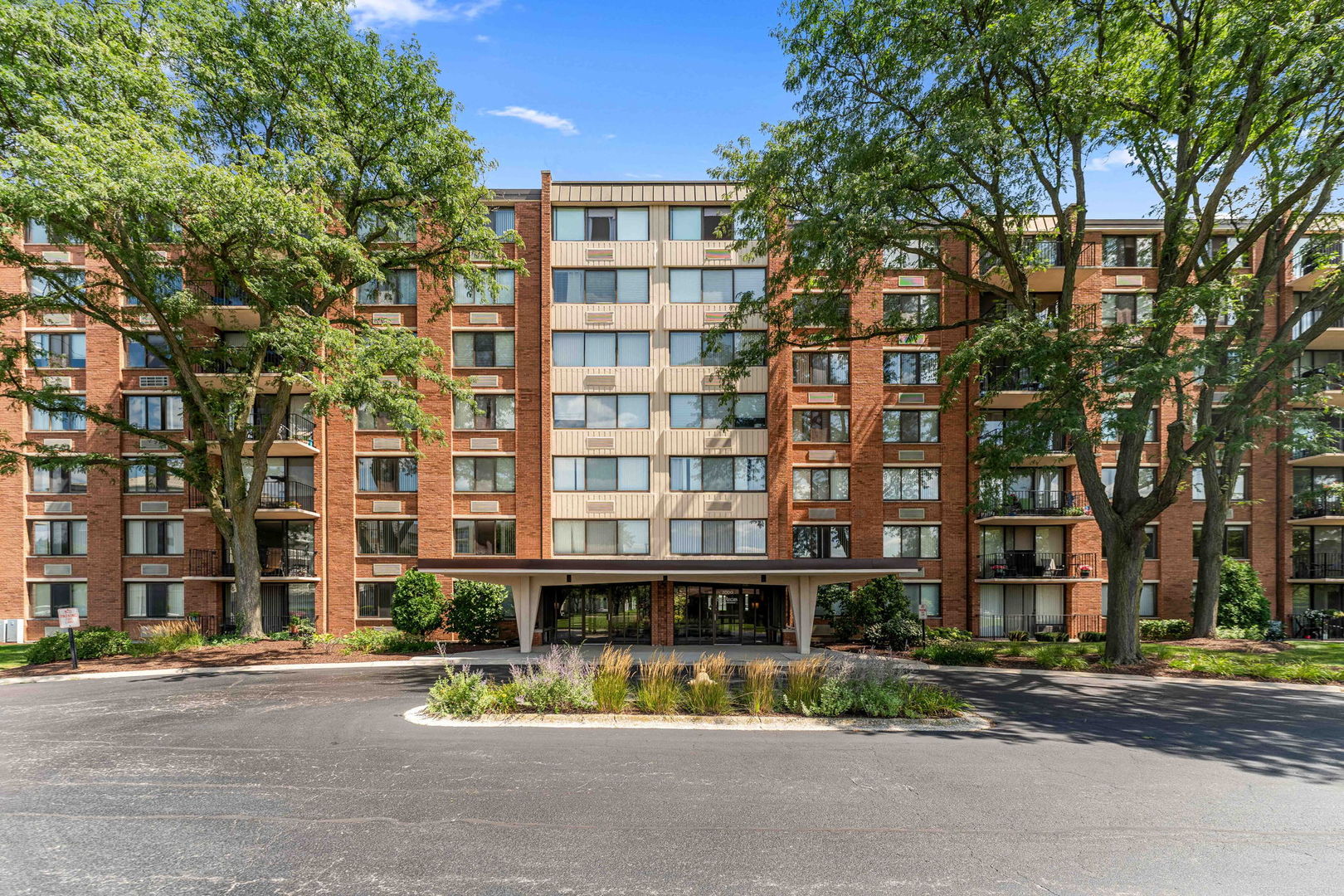 2000 Saint Regis Drive 7D Property Photo 1