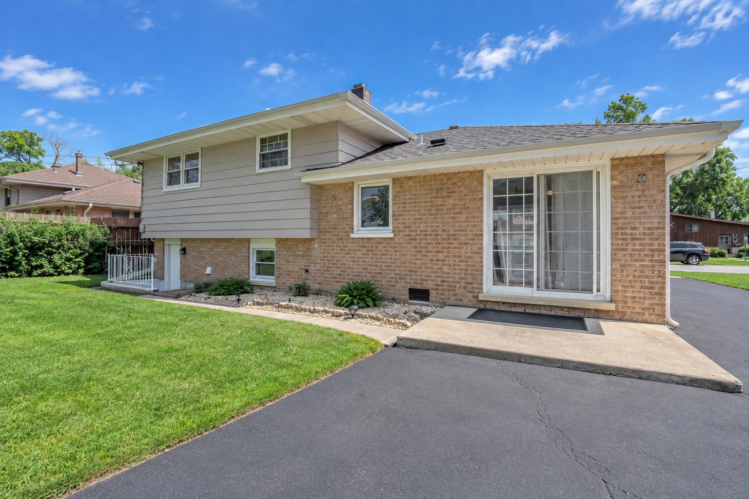 10808 S Rutherford Avenue Property Photo 3