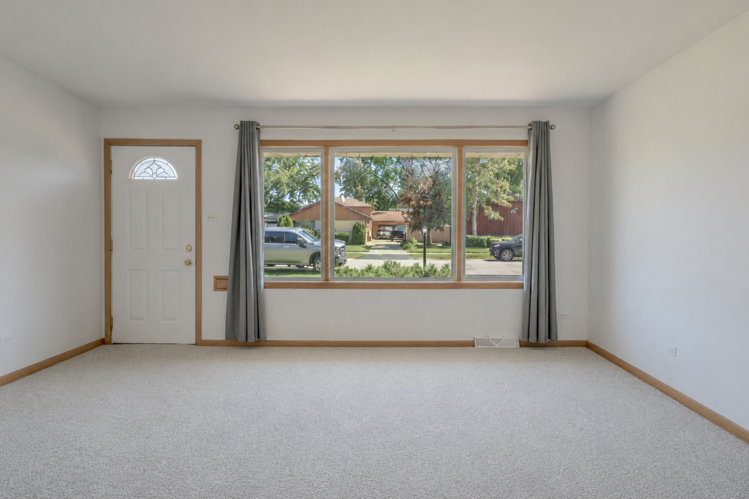 10808 S Rutherford Avenue Property Photo 5