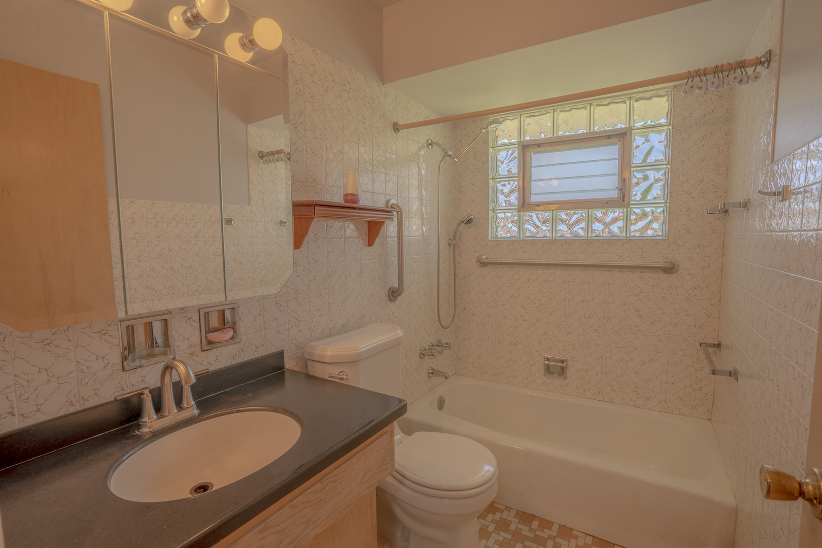 10808 S Rutherford Avenue Property Photo 15