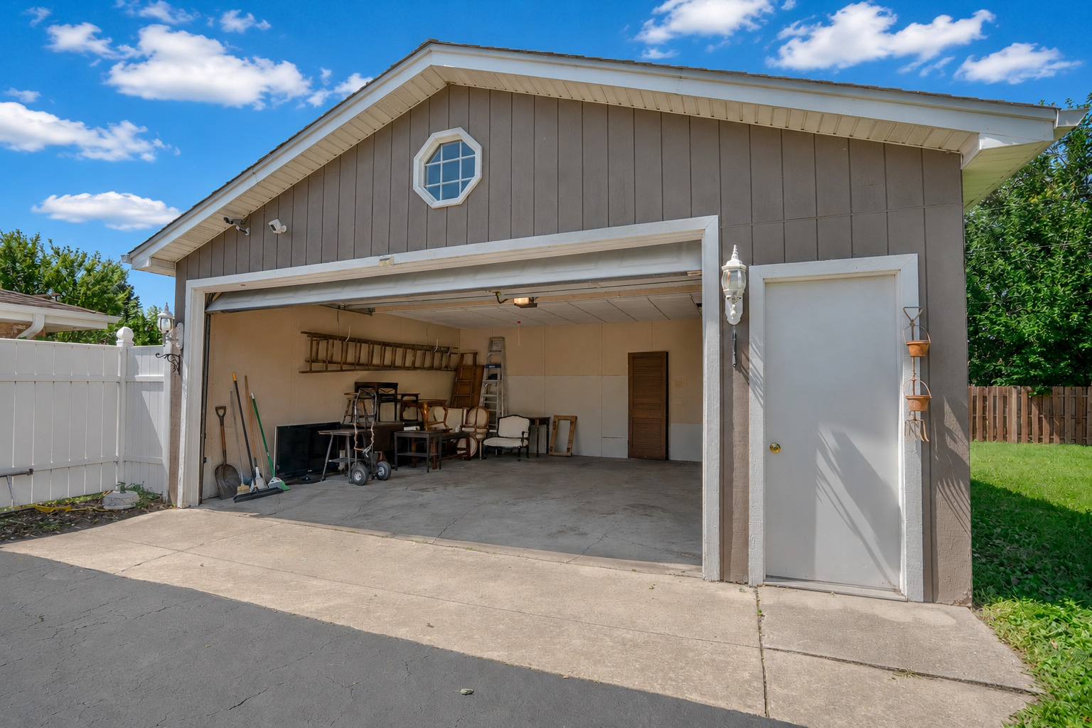10808 S Rutherford Avenue Property Photo 20