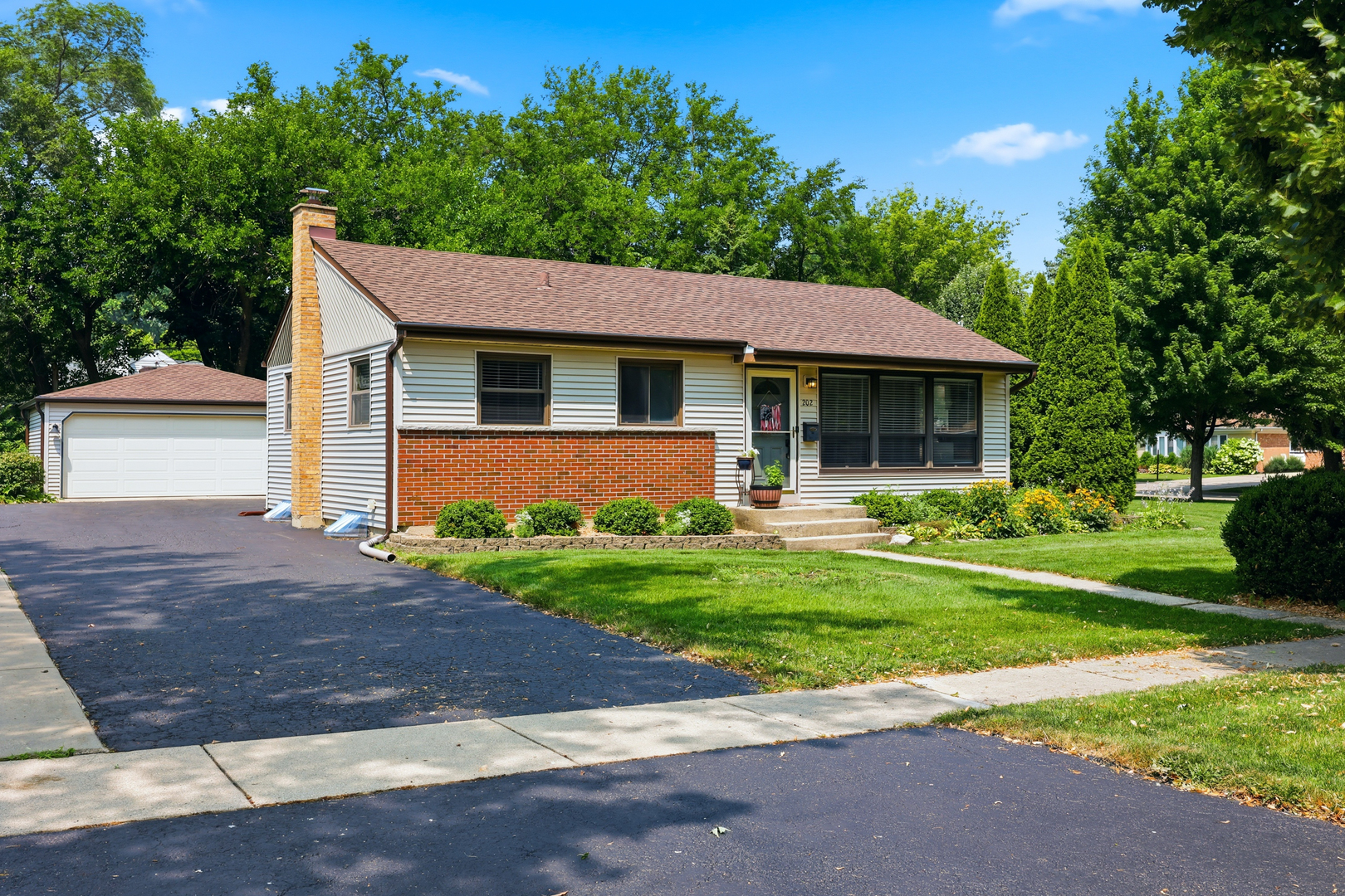 202 Bonnie Brae Avenue Property Photo 1