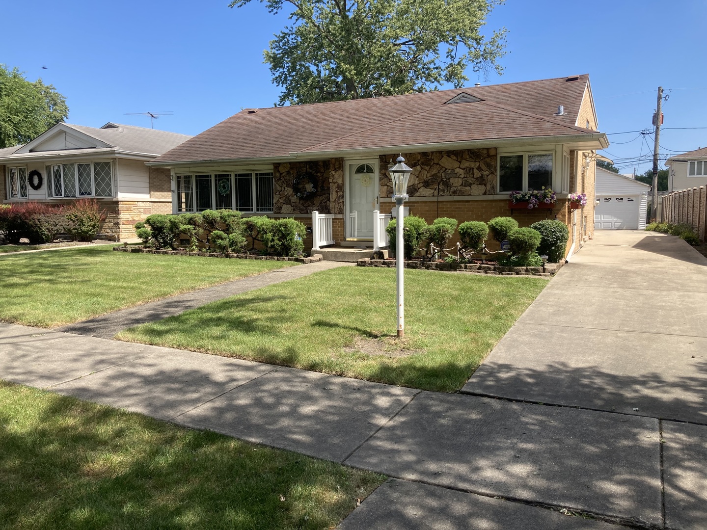 8719 N Oriole Avenue Property Photo 2