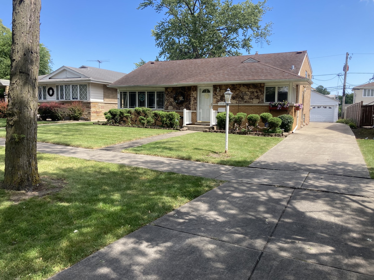 8719 N Oriole Avenue Property Photo 3