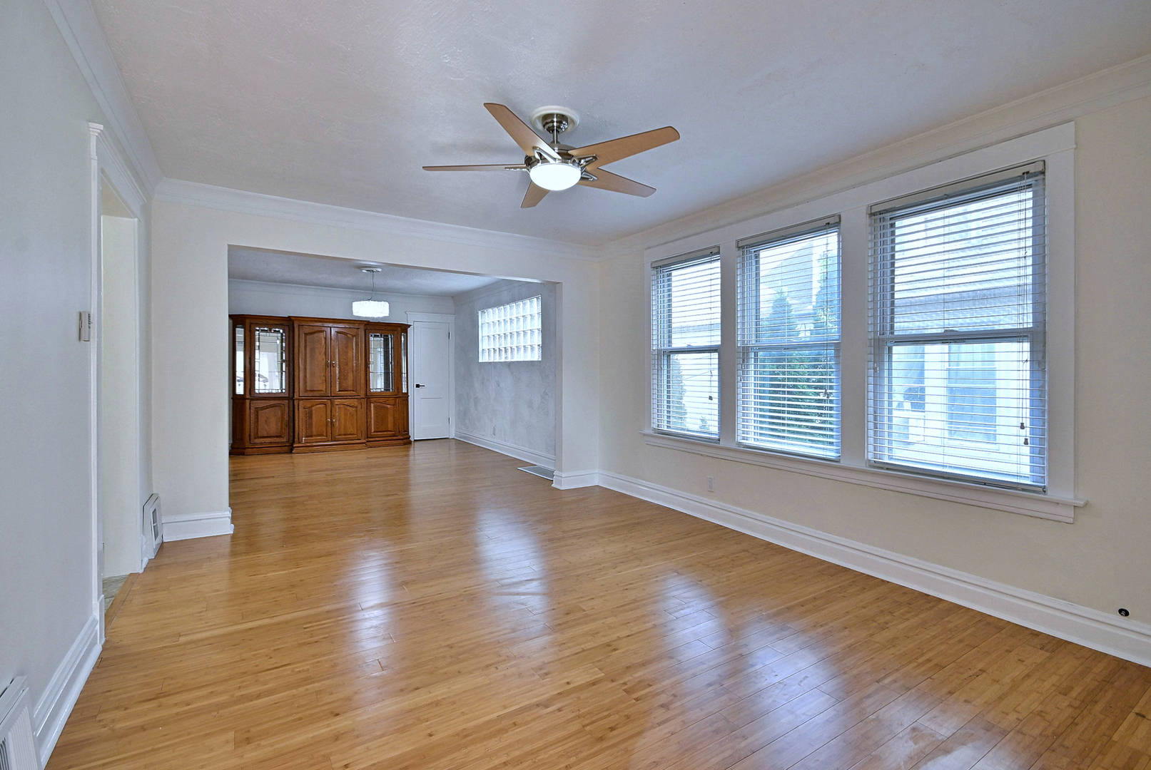2726 S 60th Court Property Photo 4