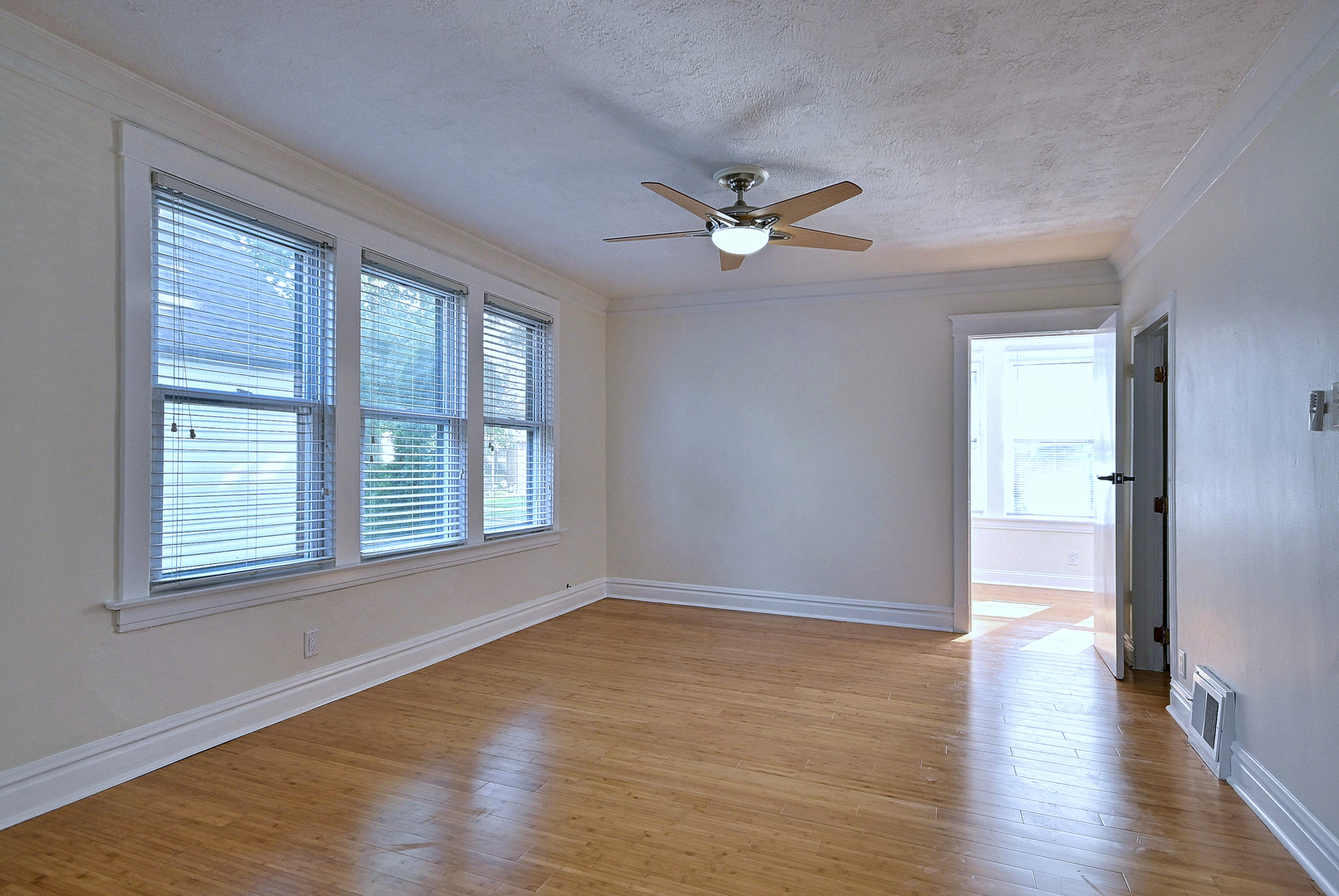 2726 S 60th Court Property Photo 5