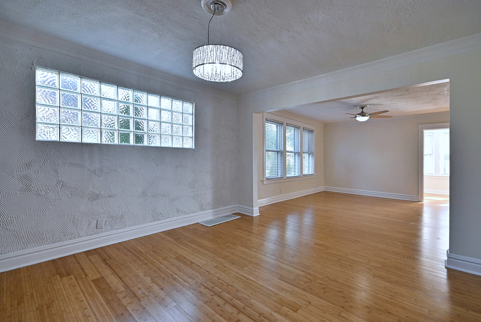 2726 S 60th Court Property Photo 7