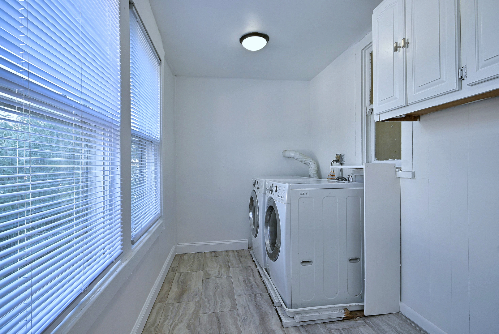 2726 S 60th Court Property Photo 11