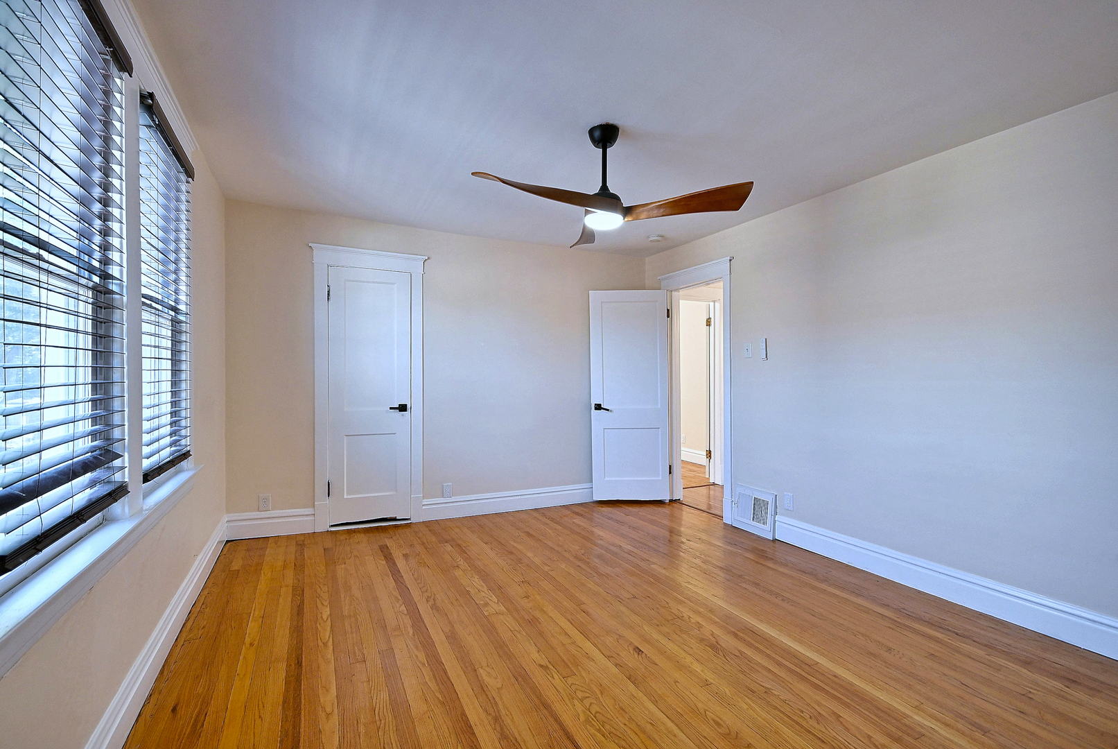 2726 S 60th Court Property Photo 19