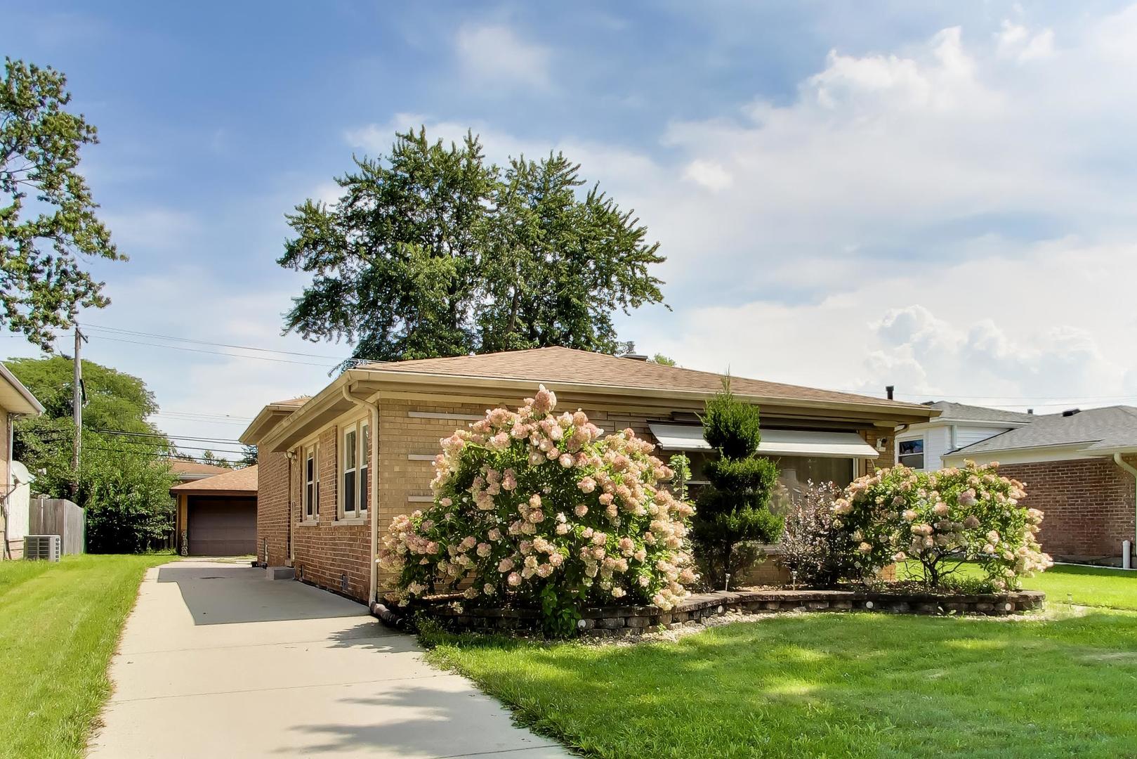 15535 University Avenue Property Photo 1