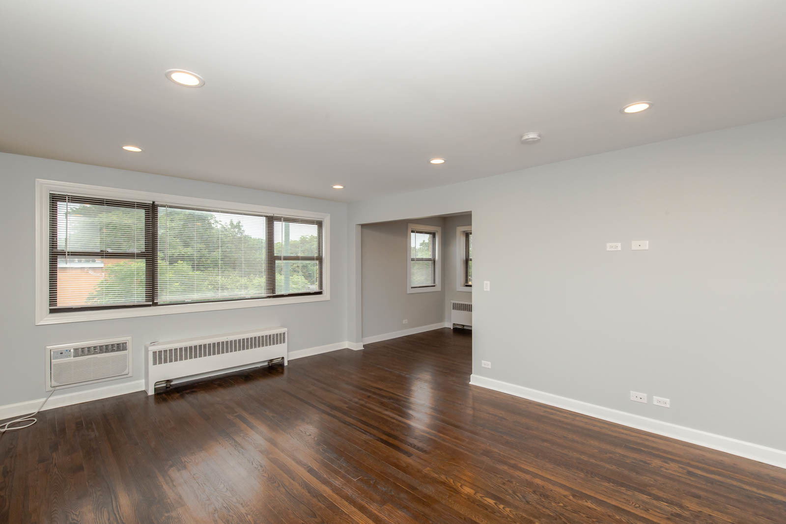 6807 N Ridge Boulevard G2 Property Photo 6