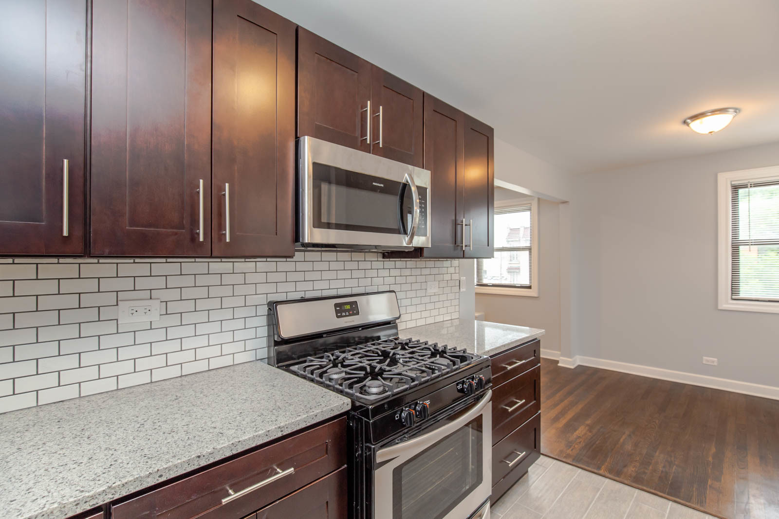 6807 N Ridge Boulevard G2 Property Photo 8