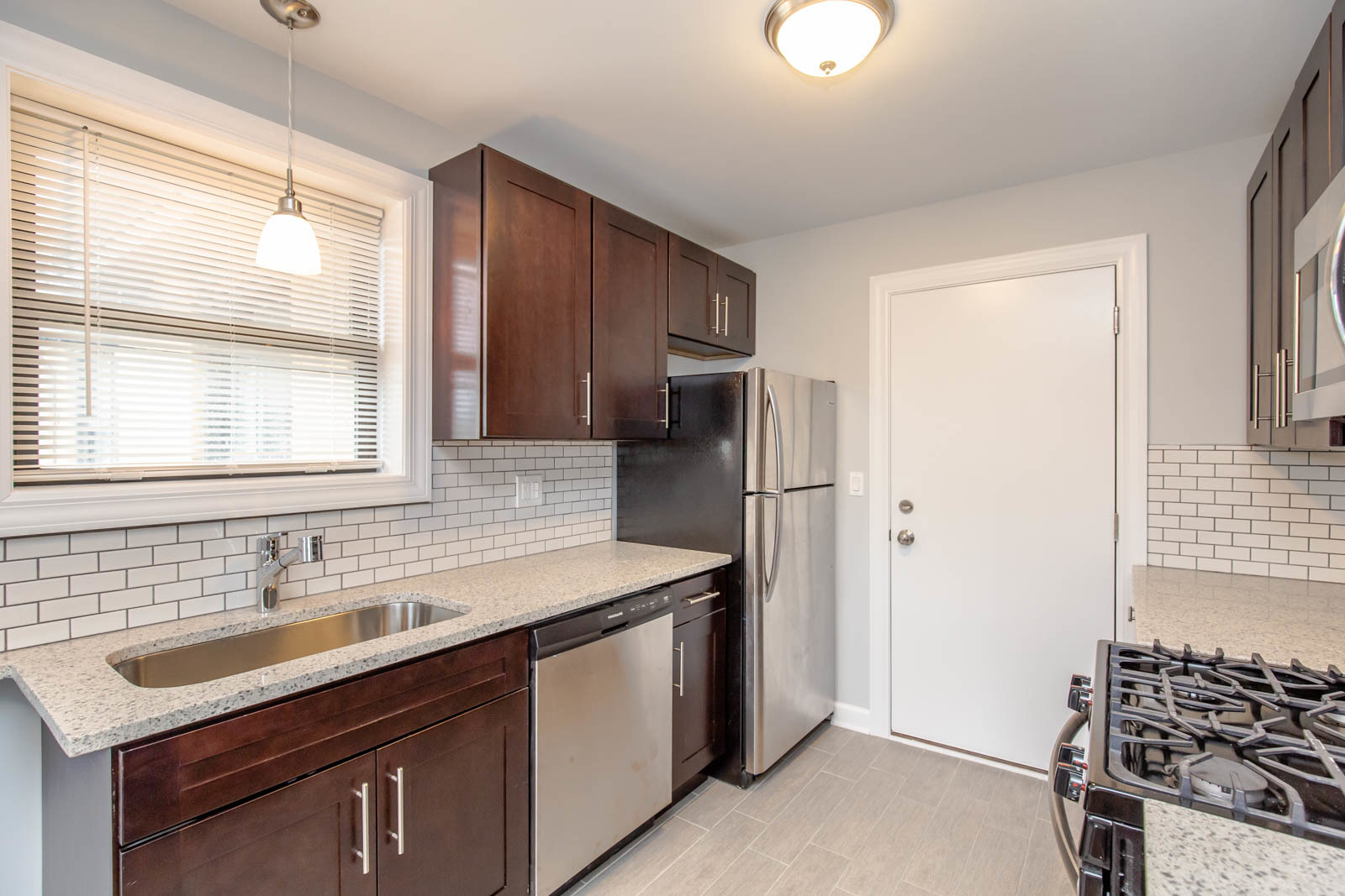 6807 N Ridge Boulevard G2 Property Photo 9