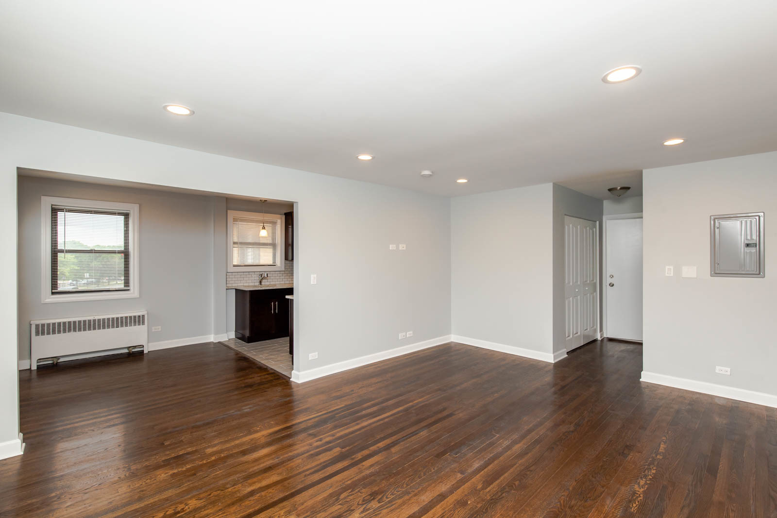 6807 N Ridge Boulevard G2 Property Photo 10