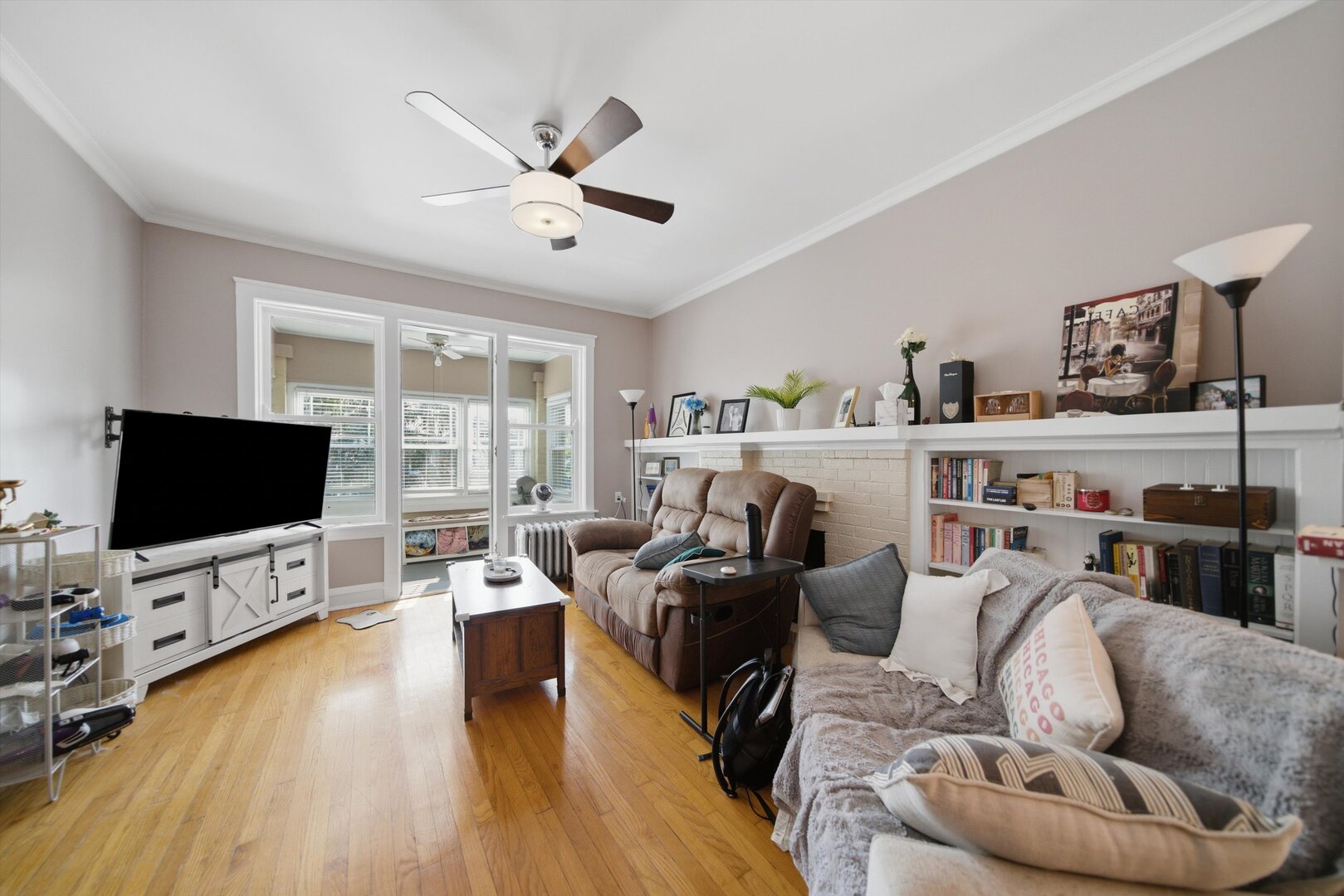4442 N Sacramento Avenue Property Photo 2