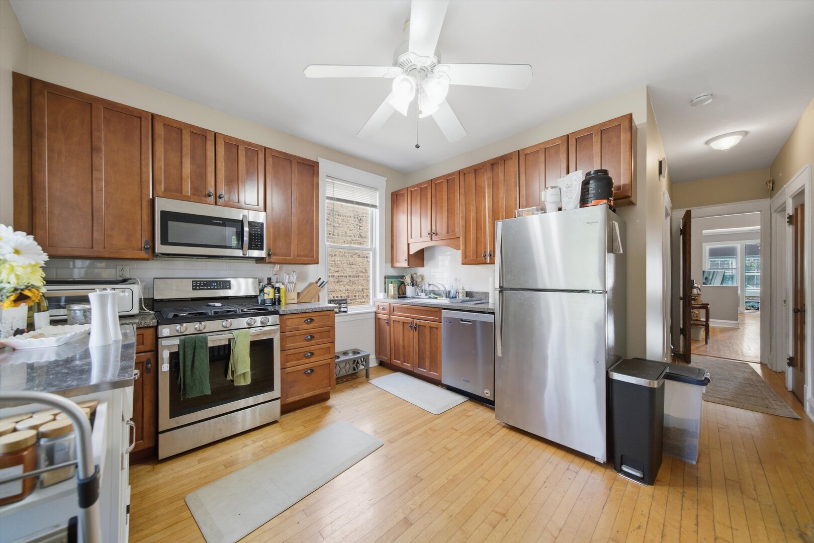 4442 N Sacramento Avenue Property Photo 4