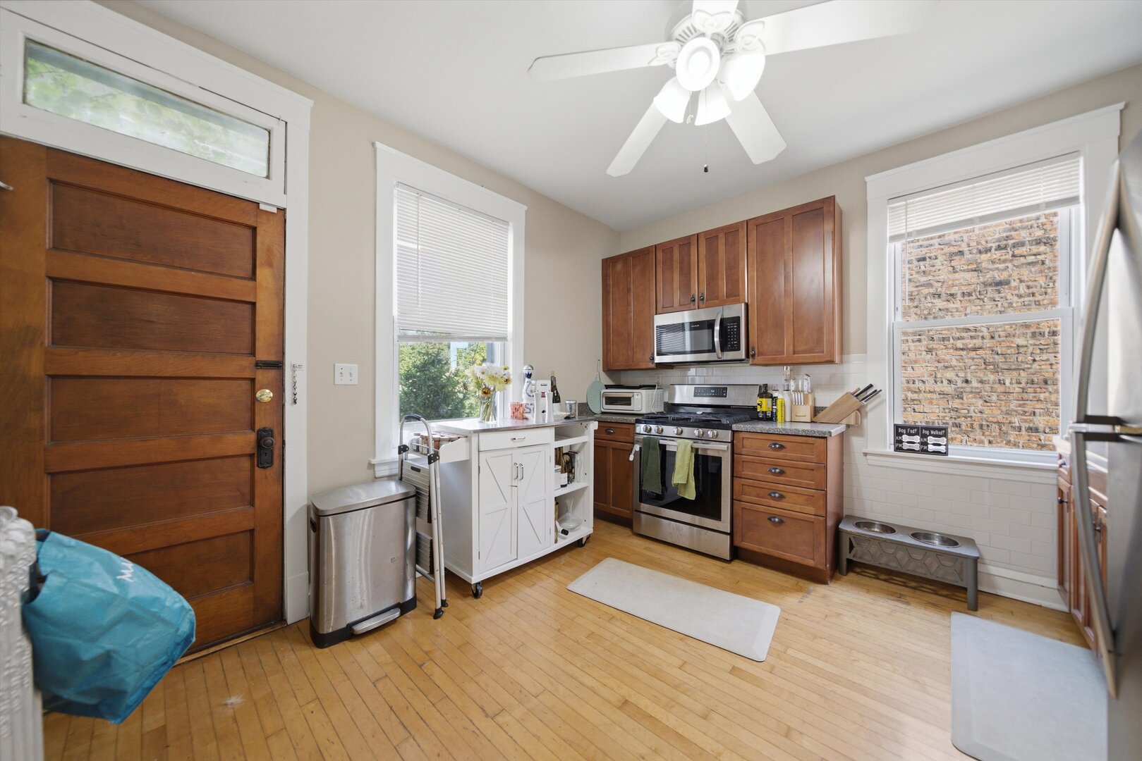 4442 N Sacramento Avenue Property Photo 5