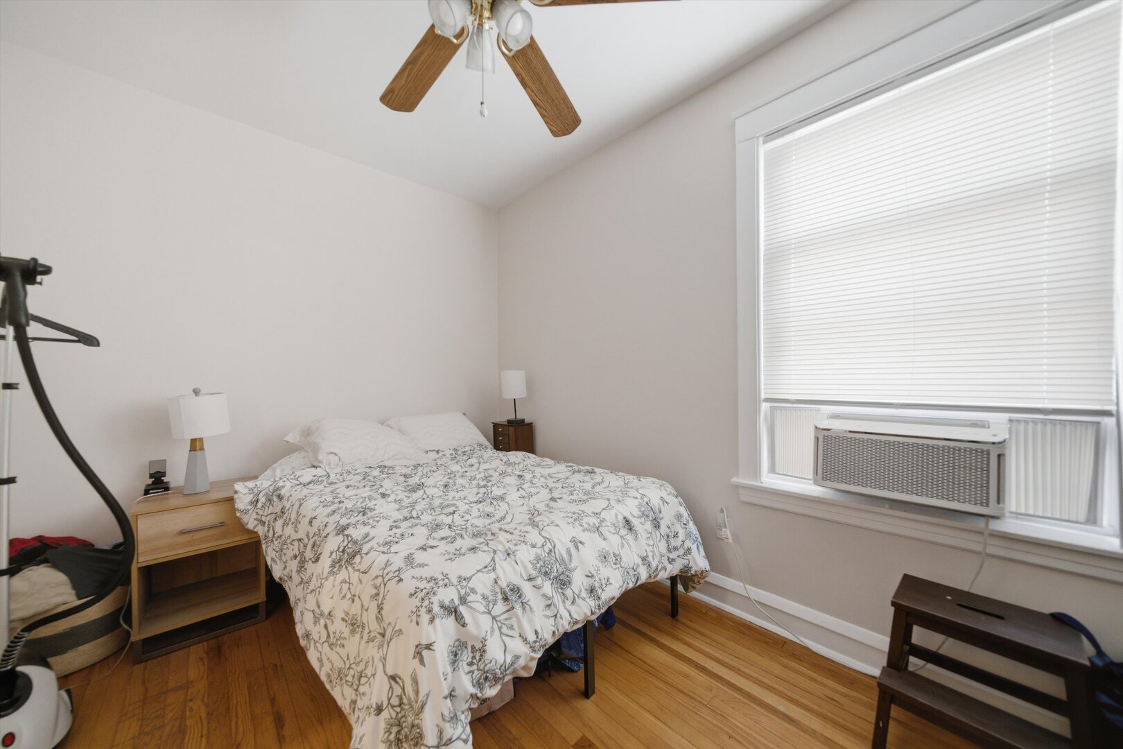 4442 N Sacramento Avenue Property Photo 14