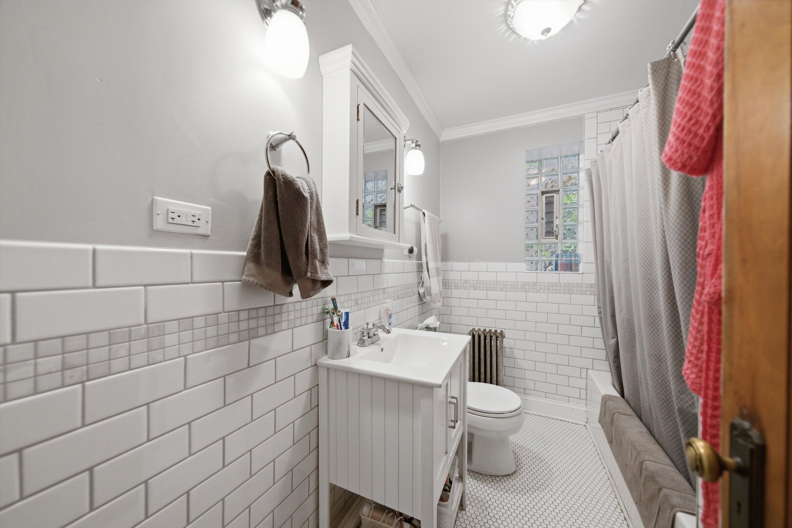 4442 N Sacramento Avenue Property Photo 18