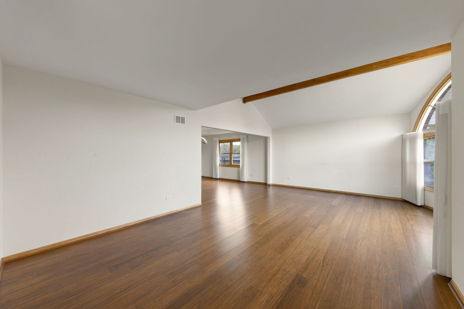 19451 Stonehenge Drive Property Photo 4