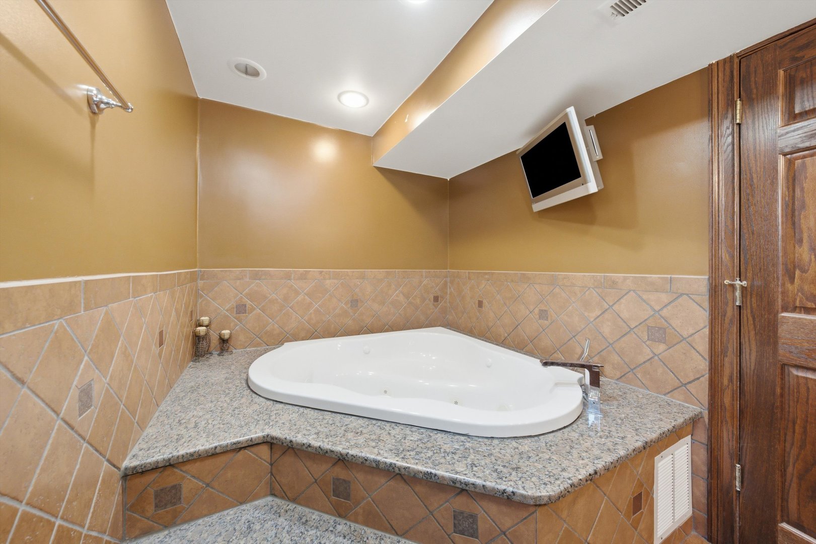7116 W 85th Place Property Photo 14
