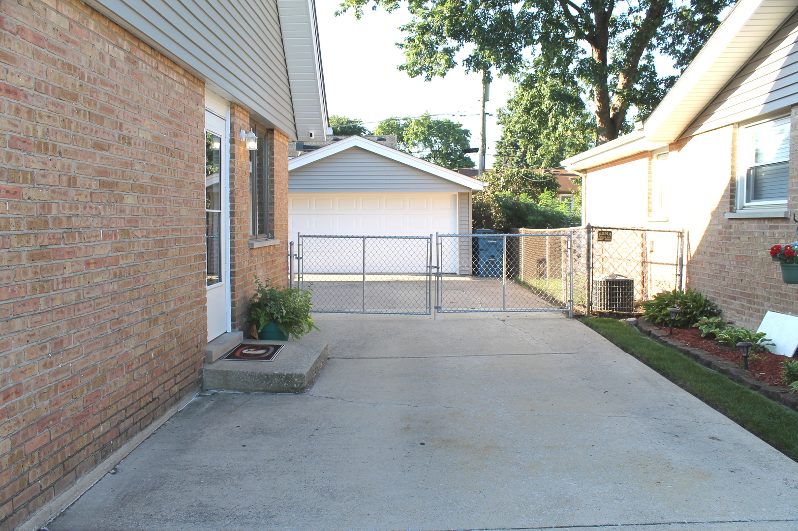 5237 Pleasant Lane Property Photo 2