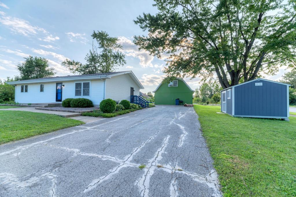 22812 Wentworth Avenue Property Photo 4