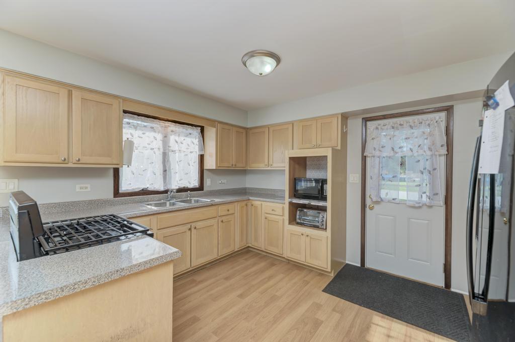 22812 Wentworth Avenue Property Photo 11