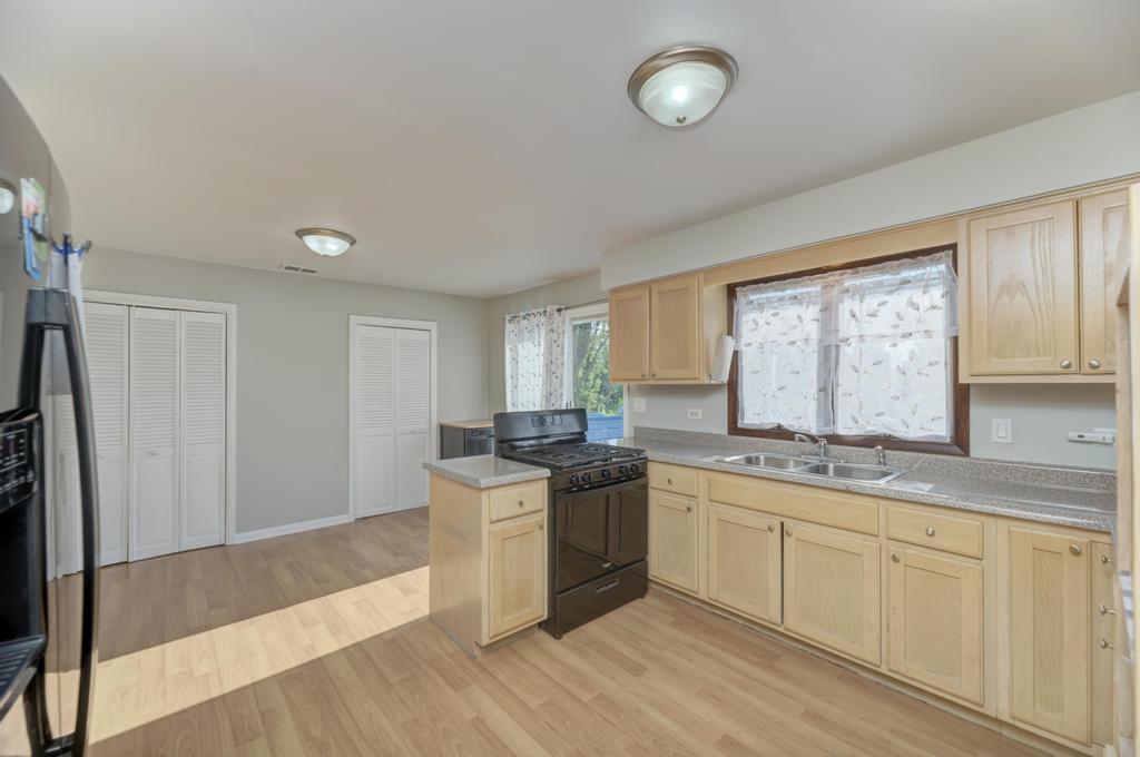22812 Wentworth Avenue Property Photo 12