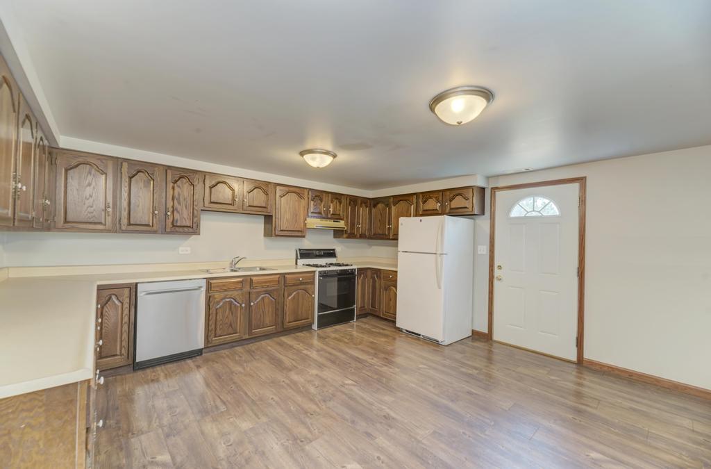 22812 Wentworth Avenue Property Photo 31