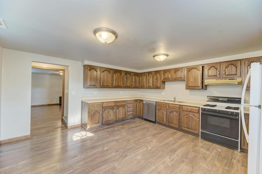 22812 Wentworth Avenue Property Photo 32