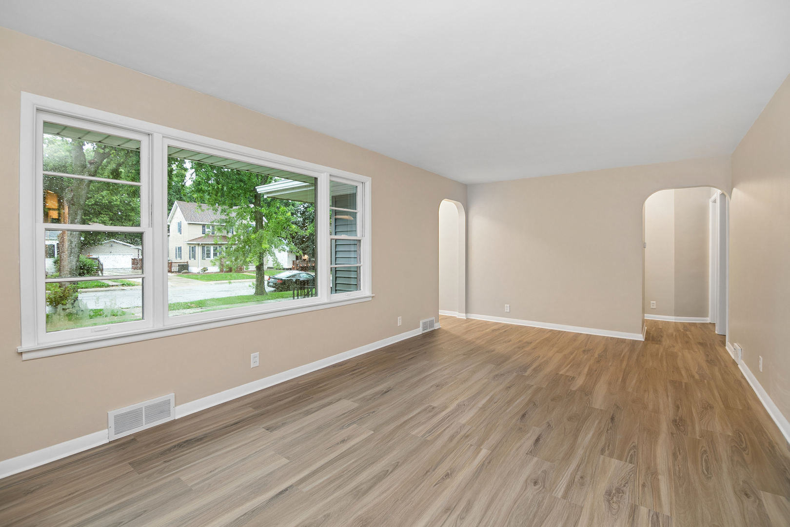 1042 S 8th Avenue Property Photo 4