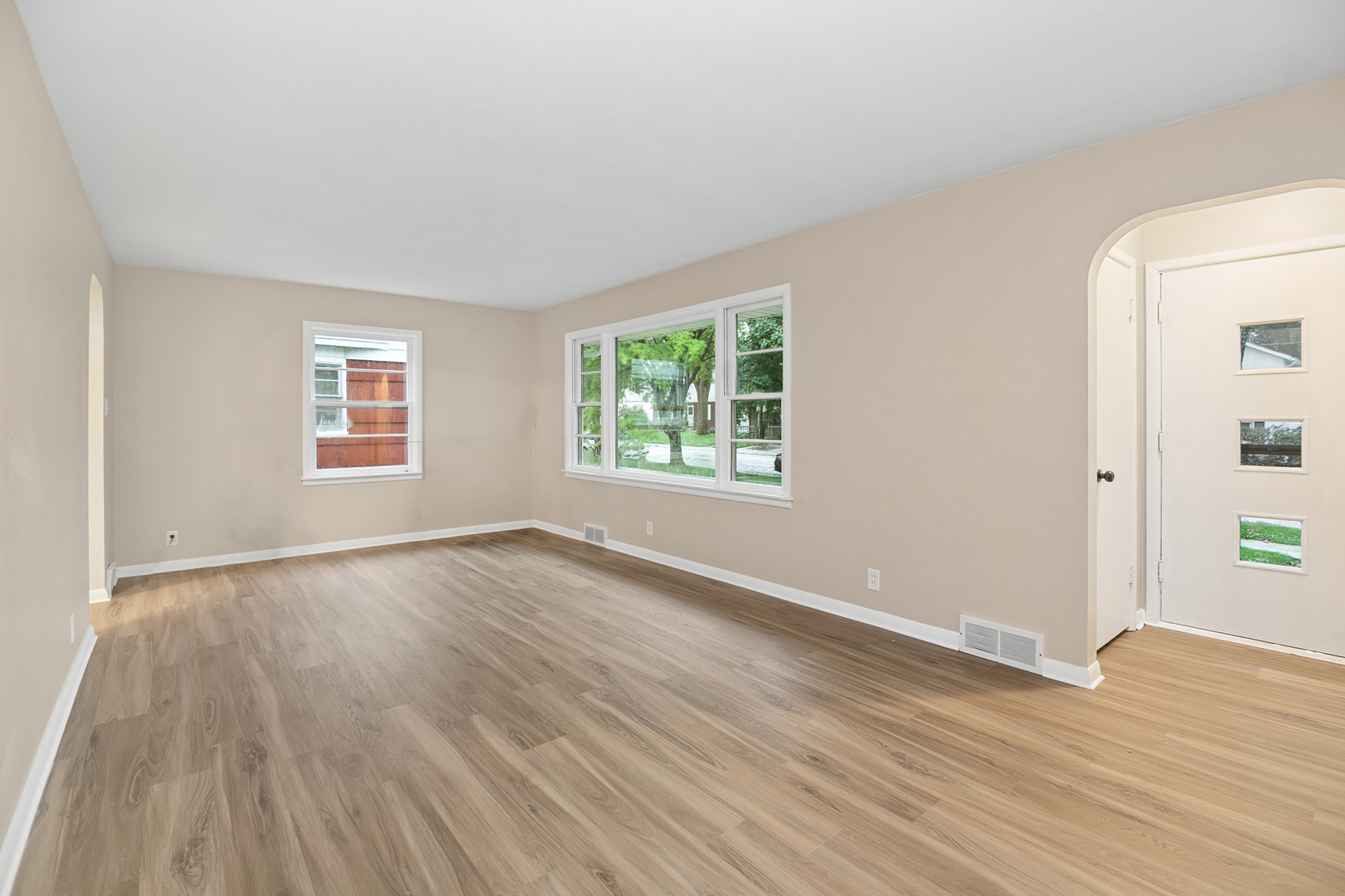 1042 S 8th Avenue Property Photo 5